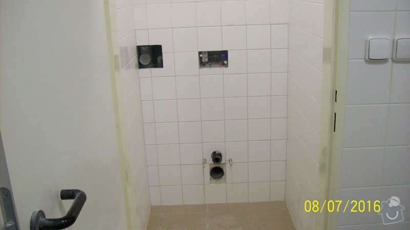Osazení závěsného WC a obložit 1,5mobkladem: 100_3665