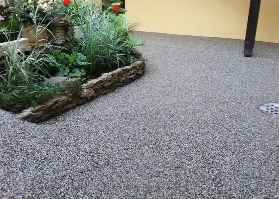 Kamínkový koberec - tekutý koberec