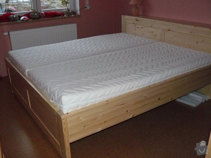 Dřevěná postel: P1020445