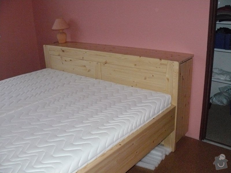 Dřevěná postel: P1020444