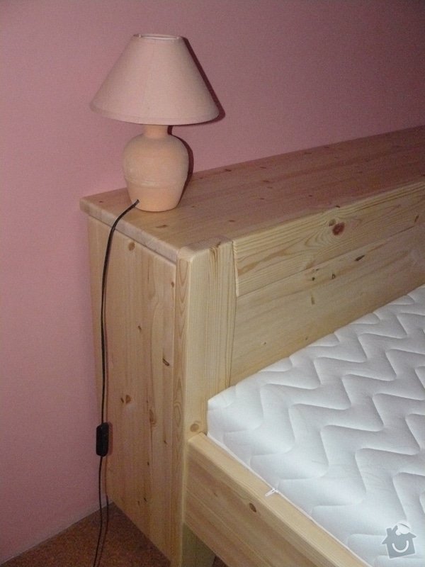 Dřevěná postel: P1020447