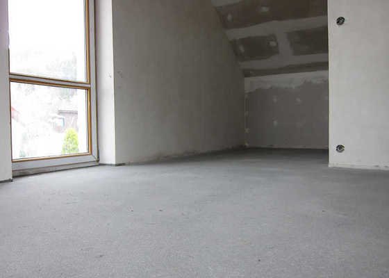 Betonové podlahy do RD s podlahovým topením