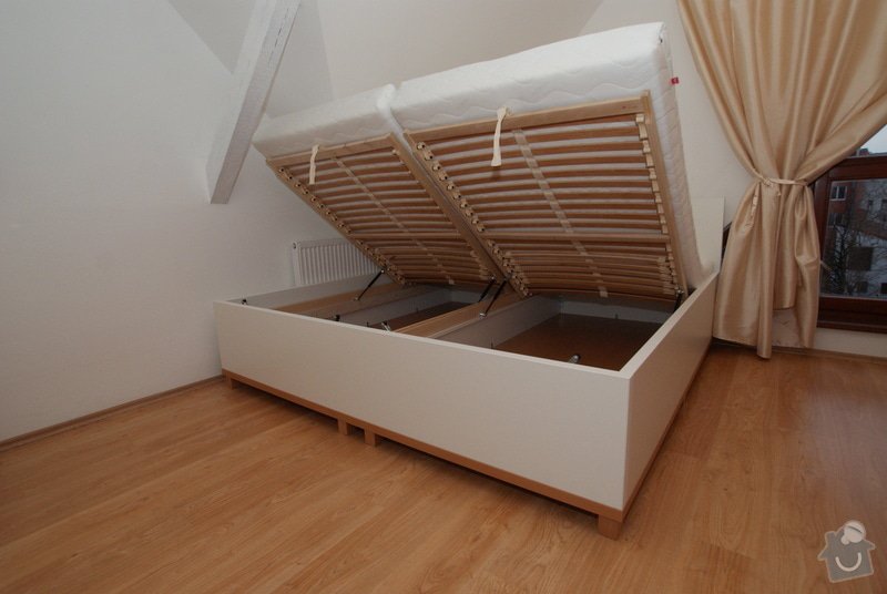 Ložnice-postel, skříně a komoda: DSC07301