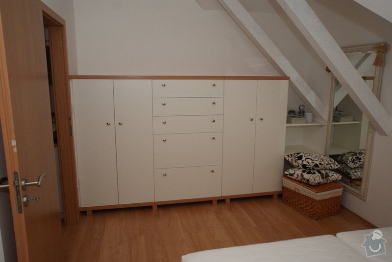 Ložnice-postel, skříně a komoda: DSC07303