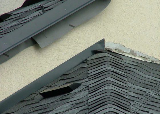 Oprava a dokončení střechy - pokrytí + klempířina