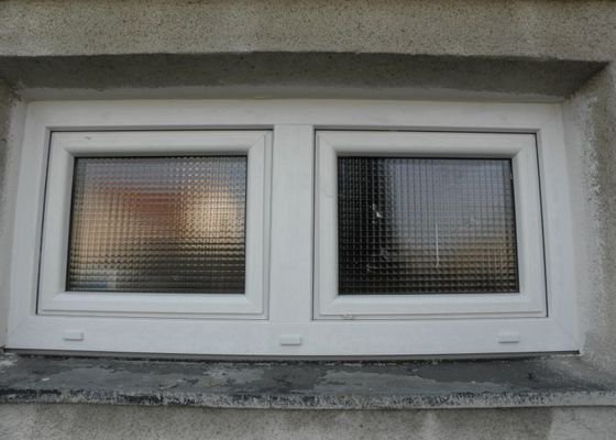 Výměna oken a dveří v panelovém domě 92ks