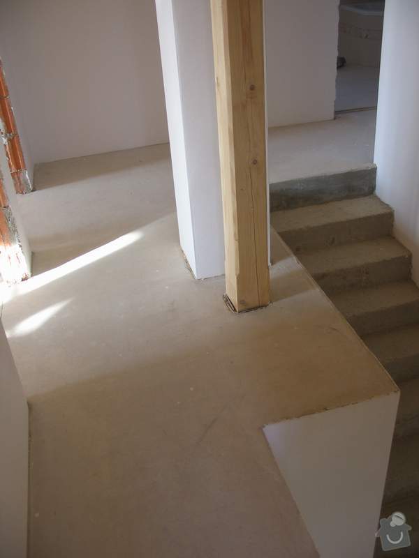Dodávka a montáž masivní podlahy do obytných místností prvního patra novostavby: b