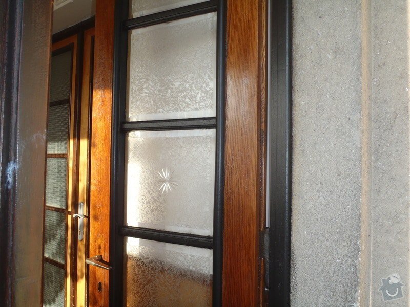 Renovace vstupních dveří.: P6120270