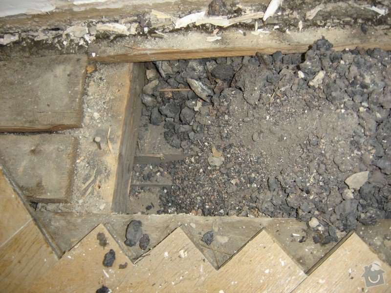 Rekonstrukce staré podlahy, původně parkety, cca 20m2: DSC03142