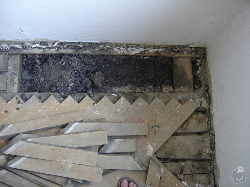 Rekonstrukce staré podlahy, původně parkety, cca 20m2: DSC03144