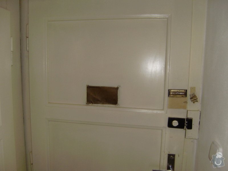 Úprava vstupních dveří do bytu, nové interiérové dveře,- dodávka, montáž, : P6220003
