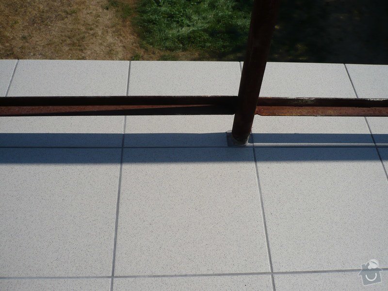 Izolace a pokládka dlažby na terase.: P1030465
