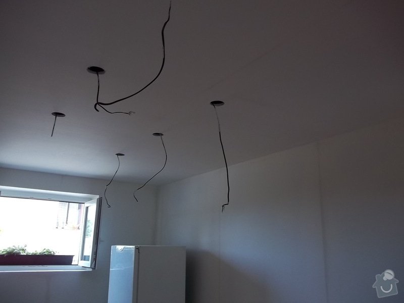 Snížený strop a lepené stěny: 104_0488