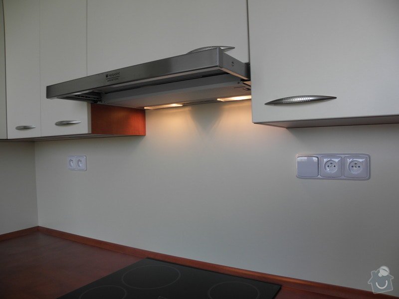 Rekonstrukce bytového jádra, výroba kuchyňské linky: P6287223