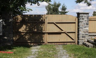 Dřevěná vrata - stav před realizací