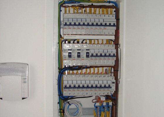 Kompletace elektro v RD, dokončení elektroinstalace vč.revize