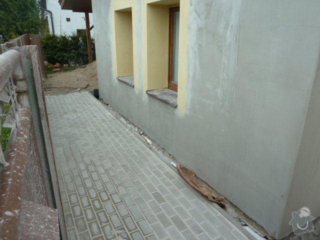 Oprava fasády, zámková dlažba: P1040200