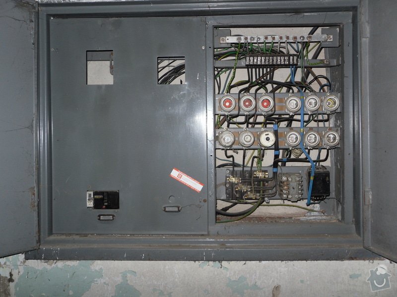 Elektrikář - obnova rozvaděče: SDC10481