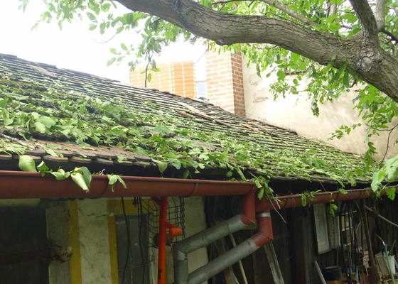 Oprava poničených střech - stav před realizací