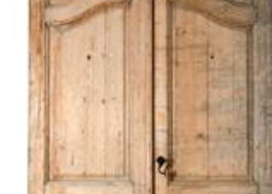 Dvojkřídlé dveře venkovní, umístěné do dvora statku - stav před realizací