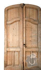 Dvojkřídlé dveře venkovní, umístěné do dvora statku: dvere1