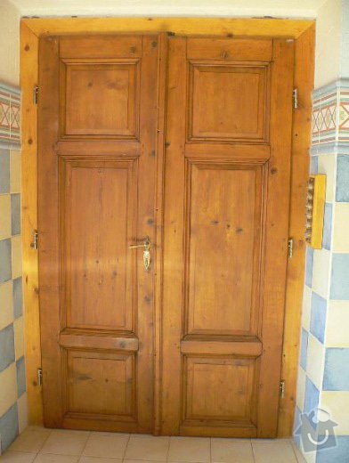 Dvojkřídlé dveře venkovní, umístěné do dvora statku: normal_Dvere_renovace01