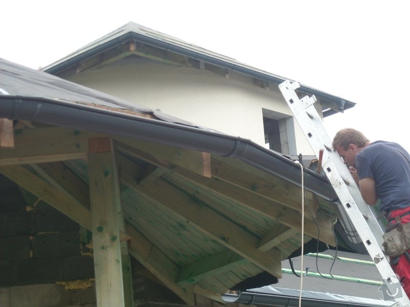 Pokrytí střechy šindelí + klempířské práce: snimek_054