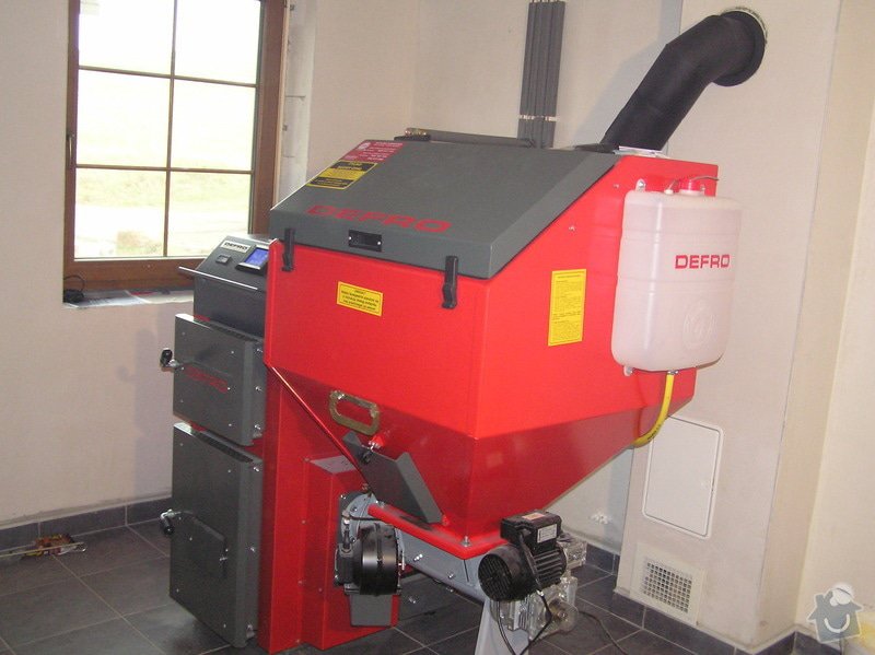 Instalace automatického kotle na tuhá paliva DEFRO AGRO Uni 15 kW v novostavbě RD: 025