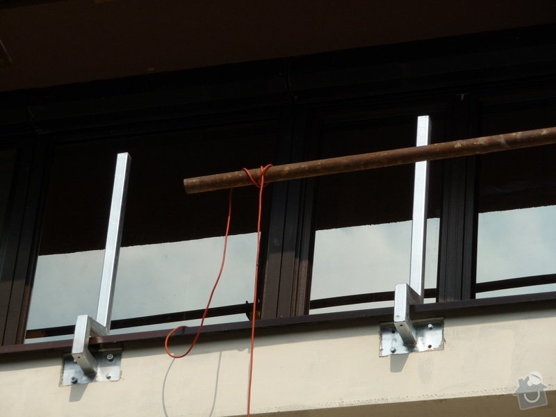 Dřevěné zábradlí balkónu zábradlí s truhlíkem typ TYP SCHWANZENBERG: P1050529