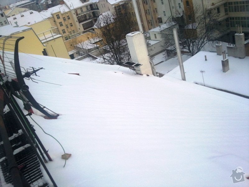 Odstranění sněhu ze střechy pomocí horolezecké techniky: Fotografie019