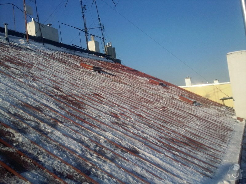 Odstranění sněhu ze střechy pomocí horolezecké techniky: Fotografie024
