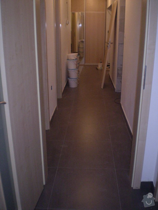Betonování garáže, velkoformátová dlažba, obklad koupelny: P4070160