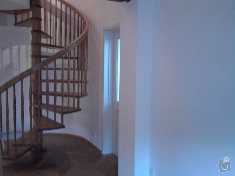 Pokládka plovoucí podlahy,malování na bílo podkrovního bytu: Fotografie0425