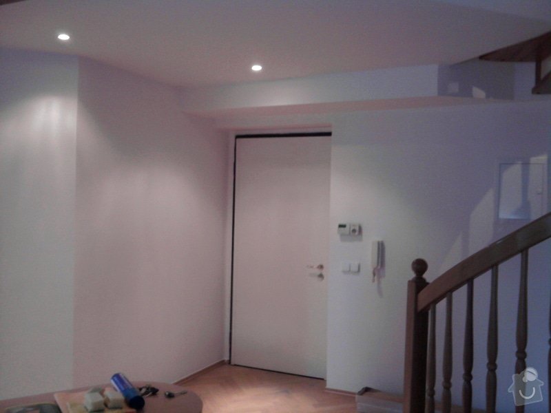 Pokládka plovoucí podlahy,malování na bílo podkrovního bytu: Fotografie0424