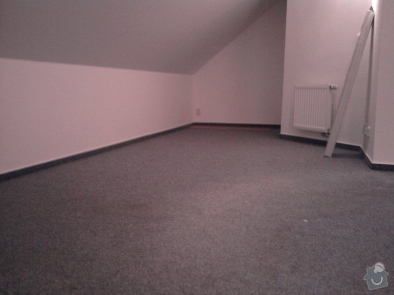 Pokládka plovoucí podlahy,malování na bílo podkrovního bytu: Fotografie0418