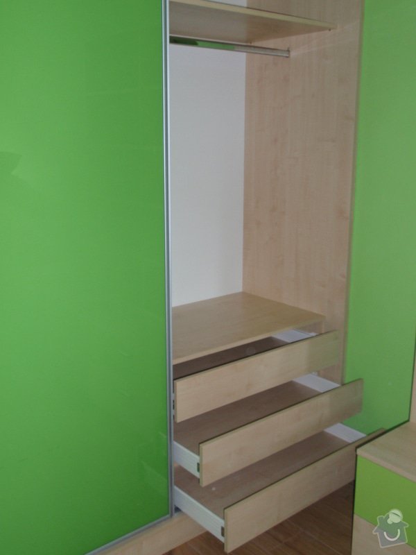 Malování, pokládka plovoucí podlahy, výroba nábytku: P5212309