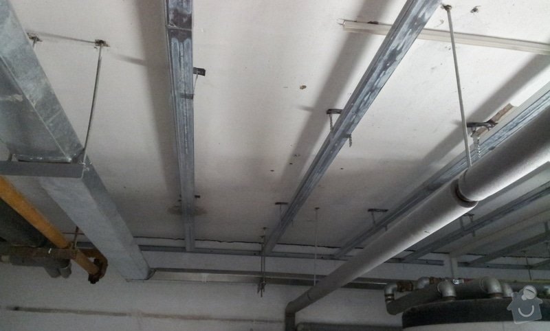 Odhlučnění stropu 30 m2 - mezi kotelnou a bytem nad kotelnou: 20120618_141302