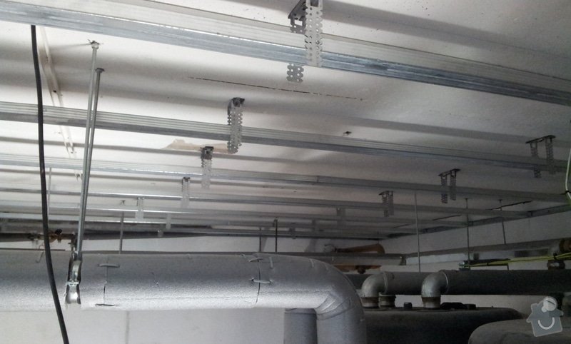 Odhlučnění stropu 30 m2 - mezi kotelnou a bytem nad kotelnou: 20120618_141311