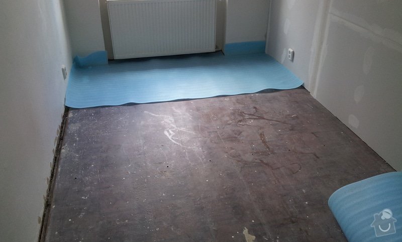 Rozdělení místnosti a montáž podlahy: 20120626_105157