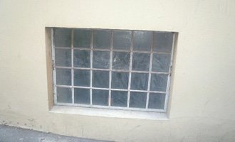 Výroba kovového okna a mřížě do sklepních prostor - stav před realizací