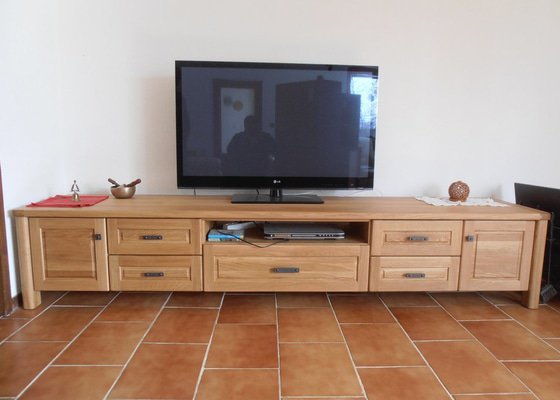 Dubová skříň pod TV, komoda a konferenční stolek