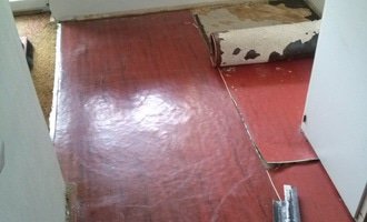Rekonstrukce podlahy v kuchyni a chodbě  