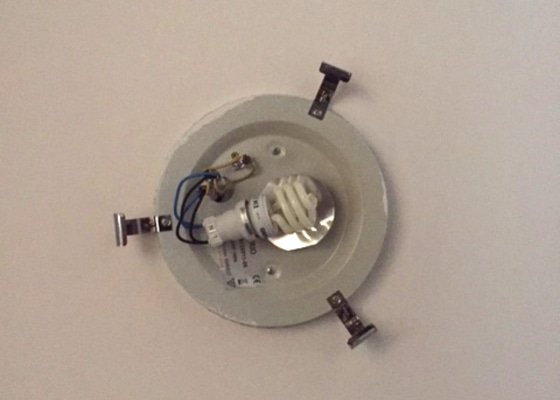 Kontrola–oprava elektroinstalace (světlo v chodbě)