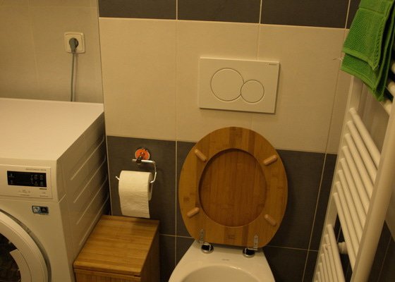 Kompletní výměna splachovací nádrže WC, zabudované ve stěně.