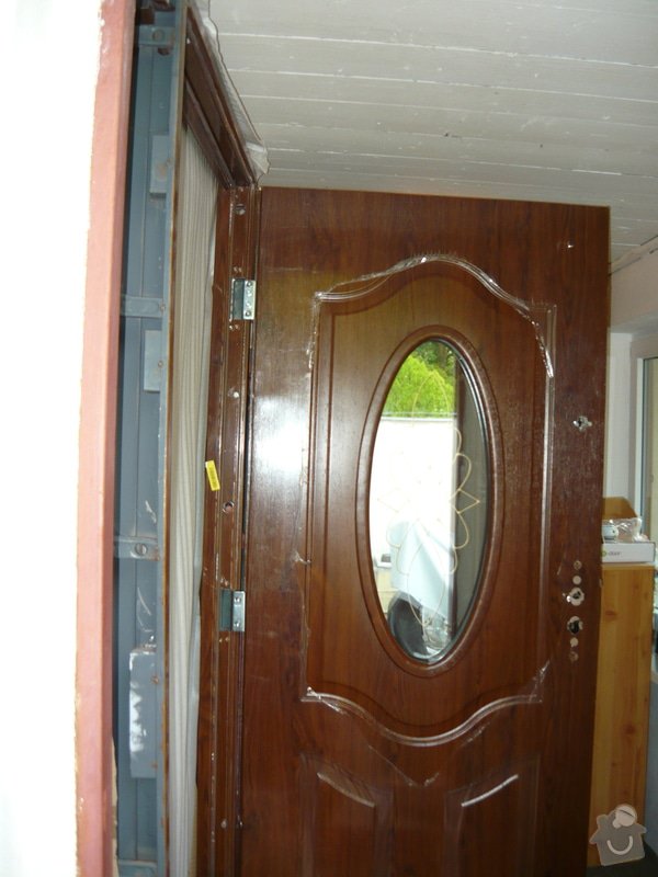 Vyměna vchodovych dveři a nove dlažby v přecini: P1050835