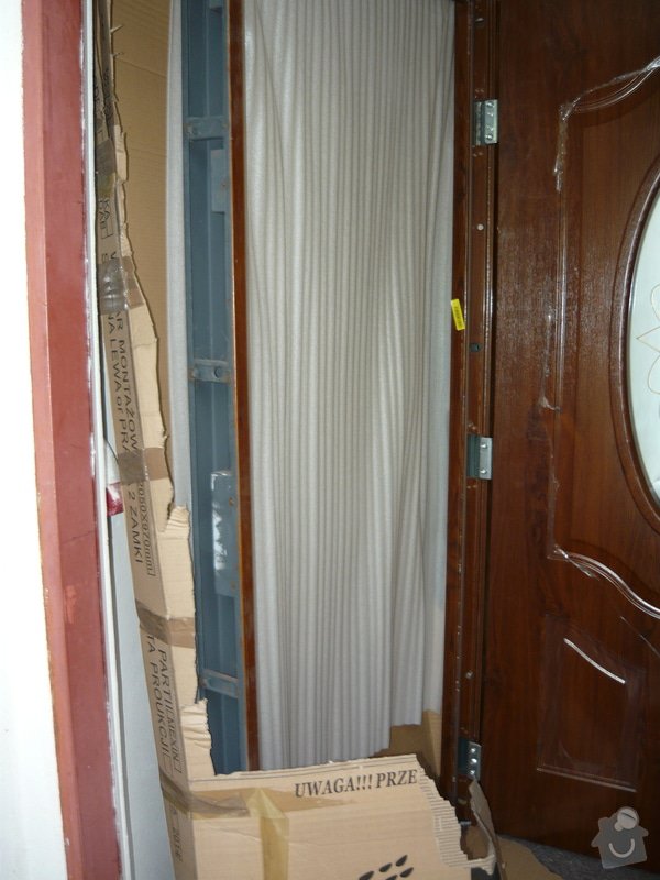 Vyměna vchodovych dveři a nove dlažby v přecini: P1050834