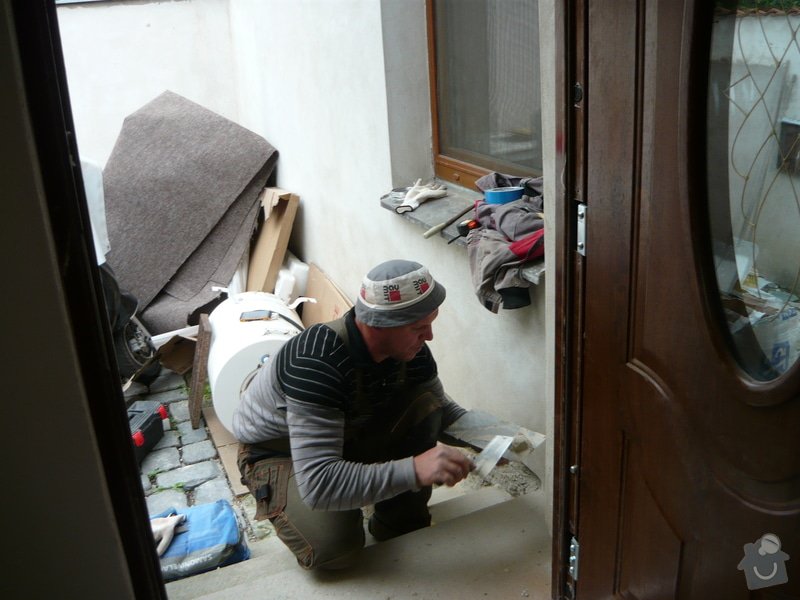 Vyměna vchodovych dveři a nove dlažby v přecini: P1050839