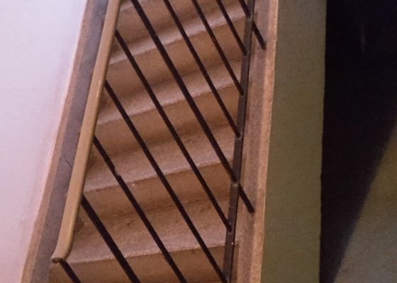 Kovové najezdy na schody ( venkovni i vnitrni ) pro kočárek - stav před realizací