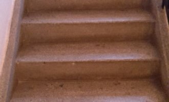 Kovové najezdy na schody ( venkovni i vnitrni ) pro kočárek - stav před realizací