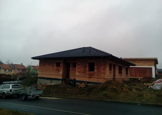 Střecha cca. 180m2